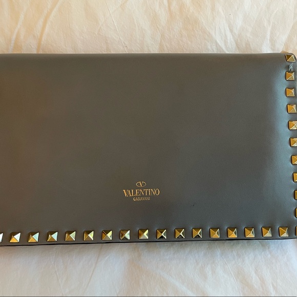 Authentic Valentino Rocketed flap clutch with wrist strap in greyish blue - Picture 3 of 4